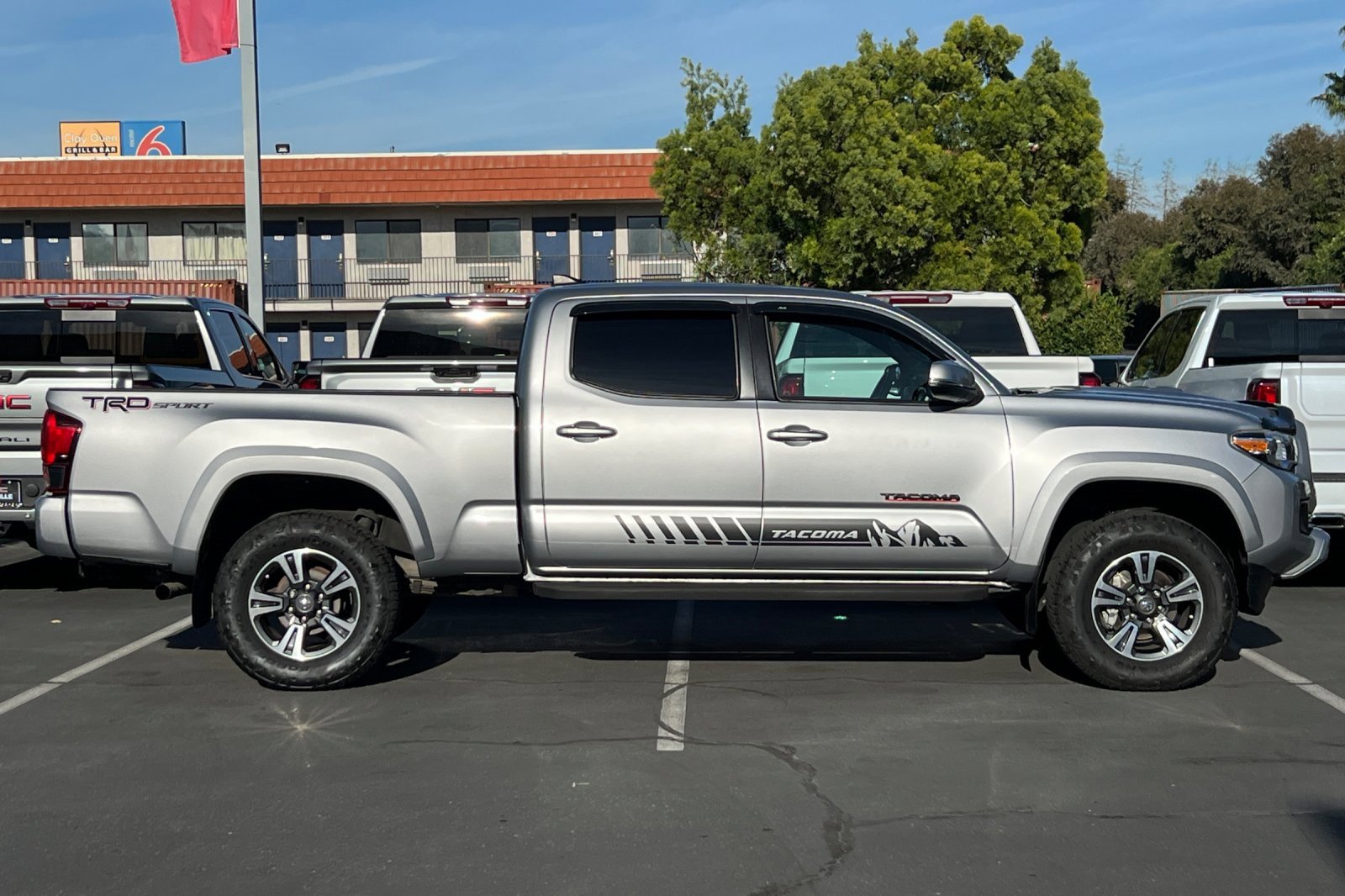 2019 Toyota Tacoma SR5 photo 3