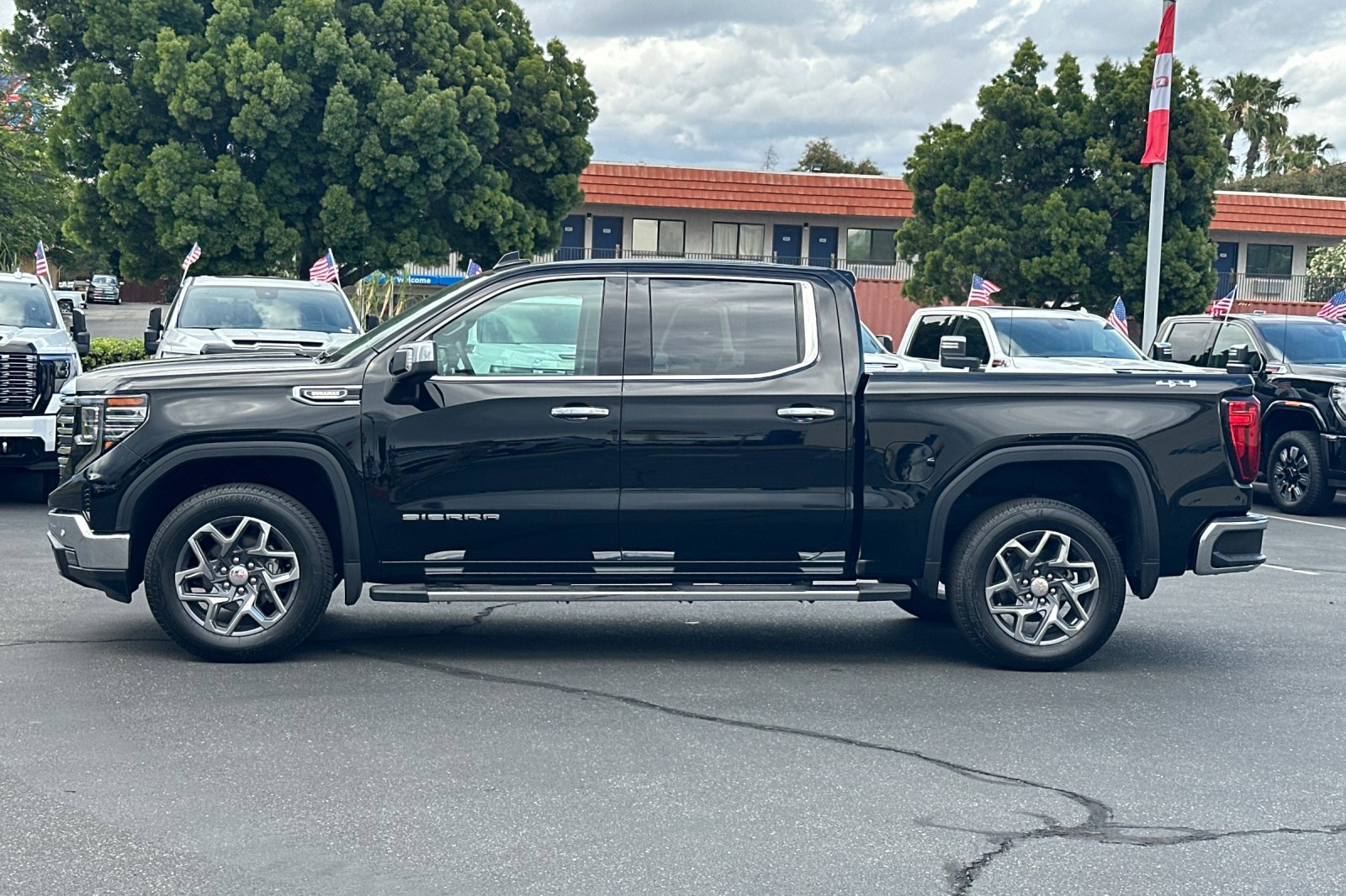 2026 GMC Sierra 1500 SLT - Photo 8