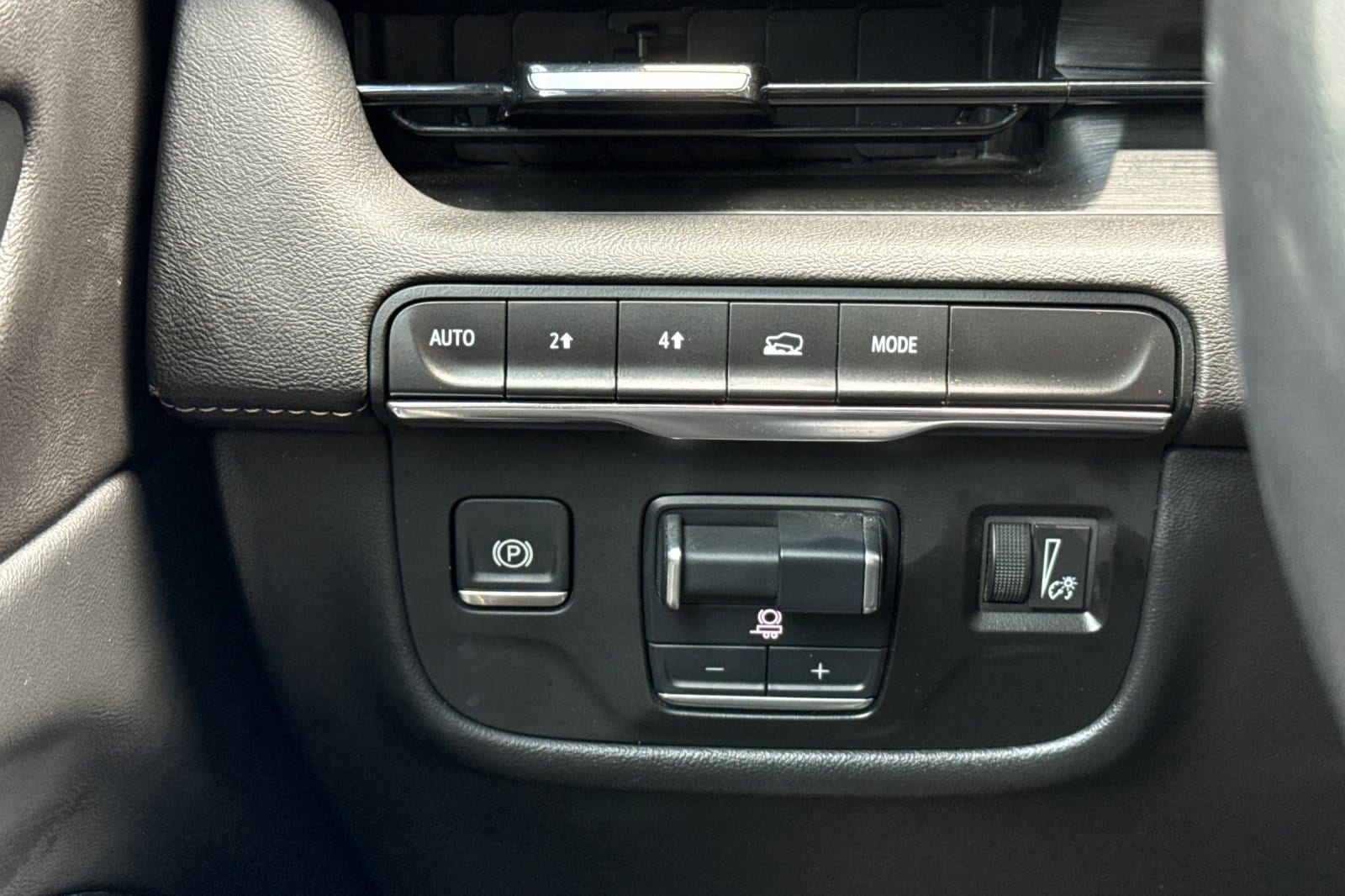2024 Cadillac Escalade Sport - Photo 37