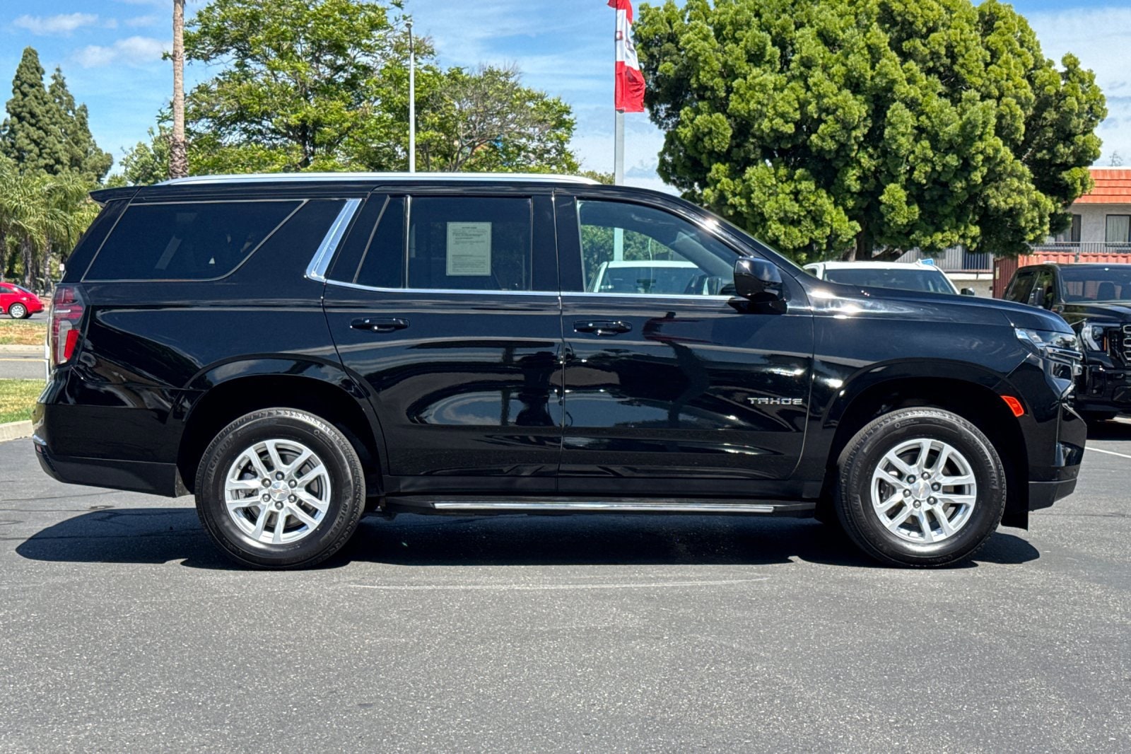 2024 Chevrolet Tahoe LT photo 2