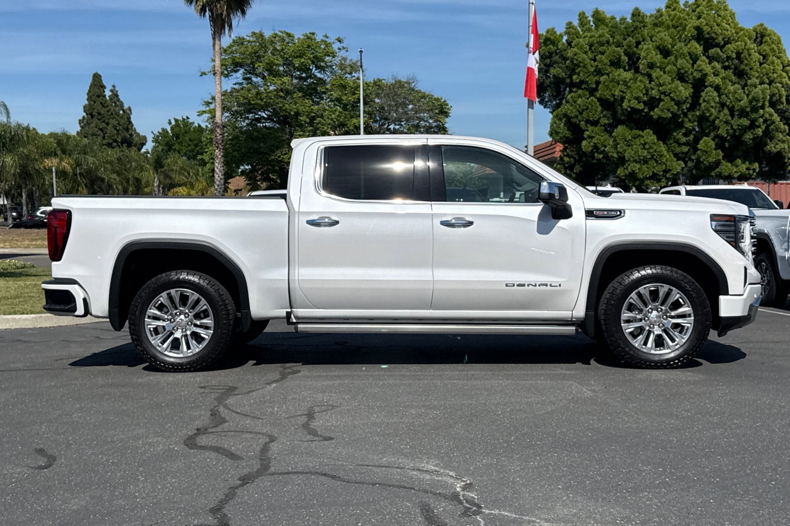 2023 GMC Sierra 1500 Denali photo 2