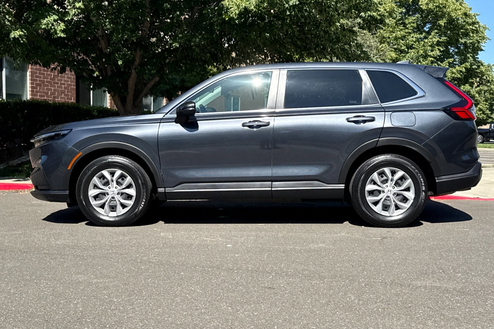 2025 Honda CR-V LX photo 3