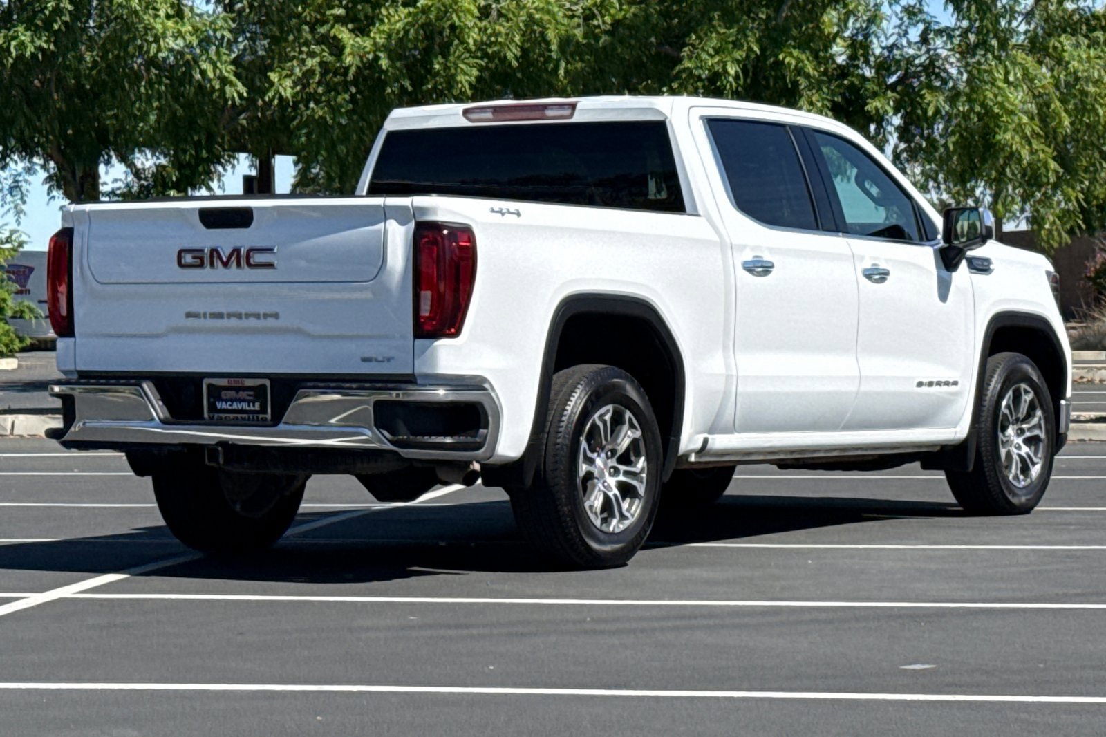 2025 GMC Sierra 1500 SLT photo 4