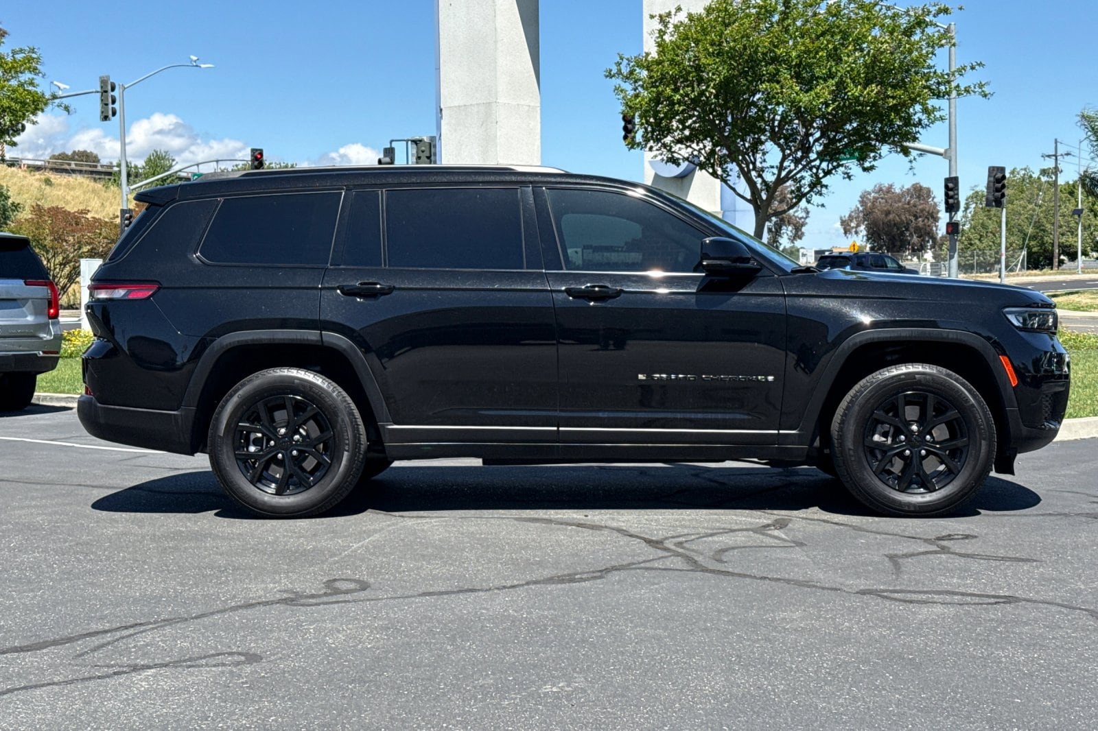 2024 Jeep Grand Cherokee L Altitude photo 2