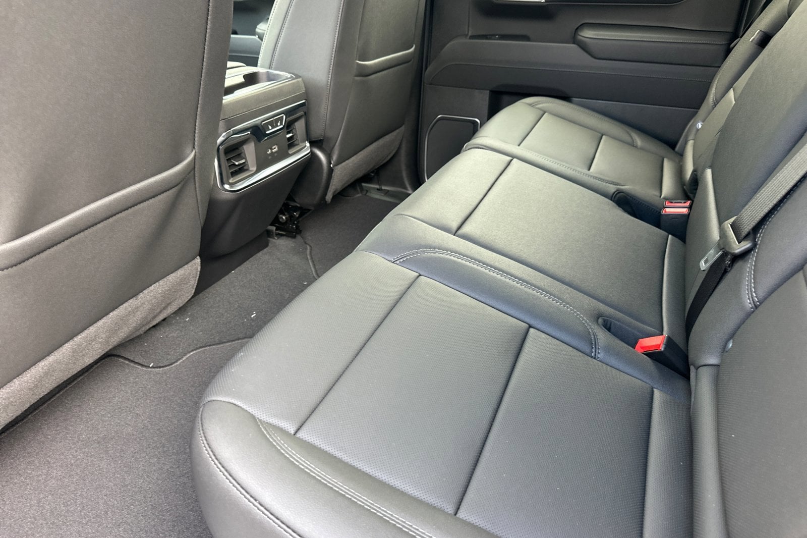 2026 GMC Sierra 1500 SLT - Photo 13