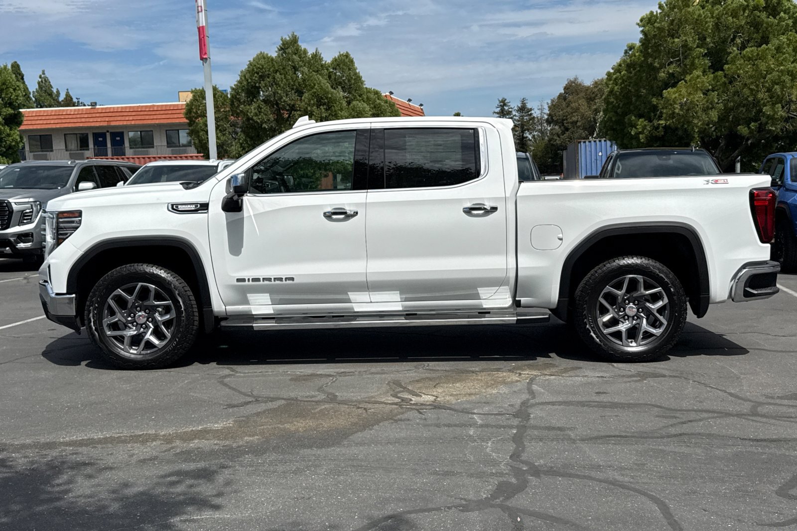 2026 GMC Sierra 1500 SLT - Photo 8