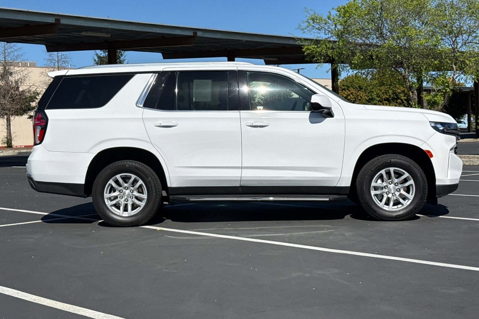 2023 Chevrolet Tahoe LT photo 2
