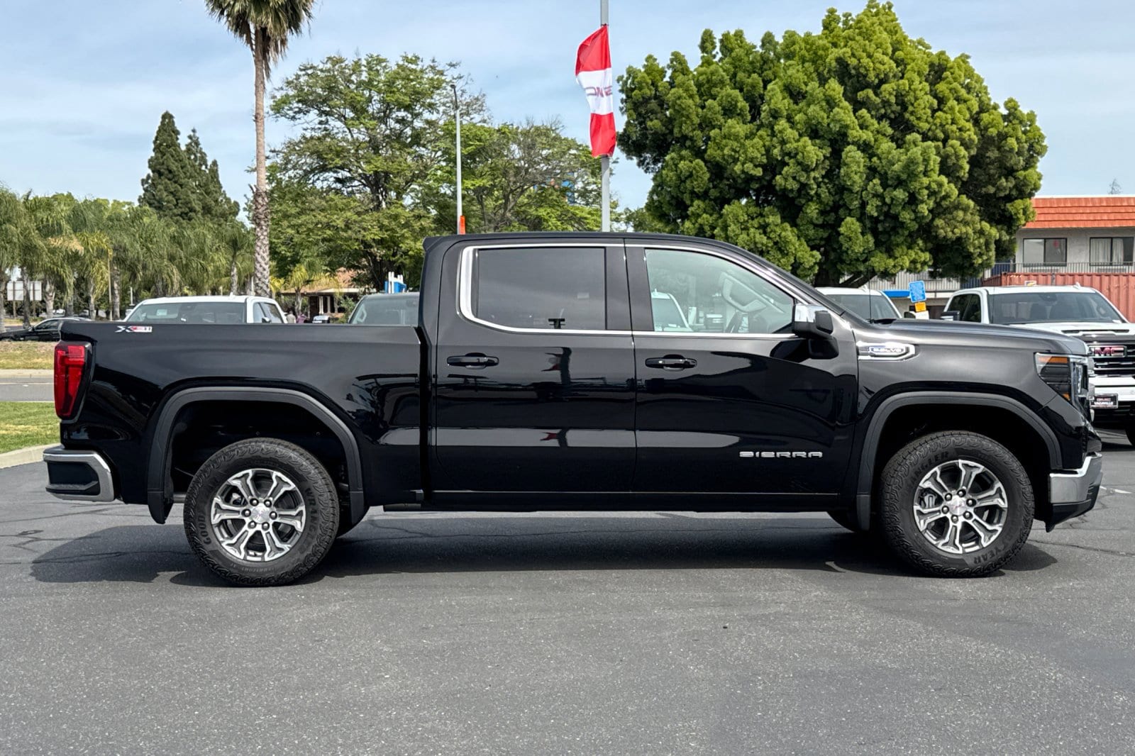 2026 GMC Sierra 1500 SLE photo 2