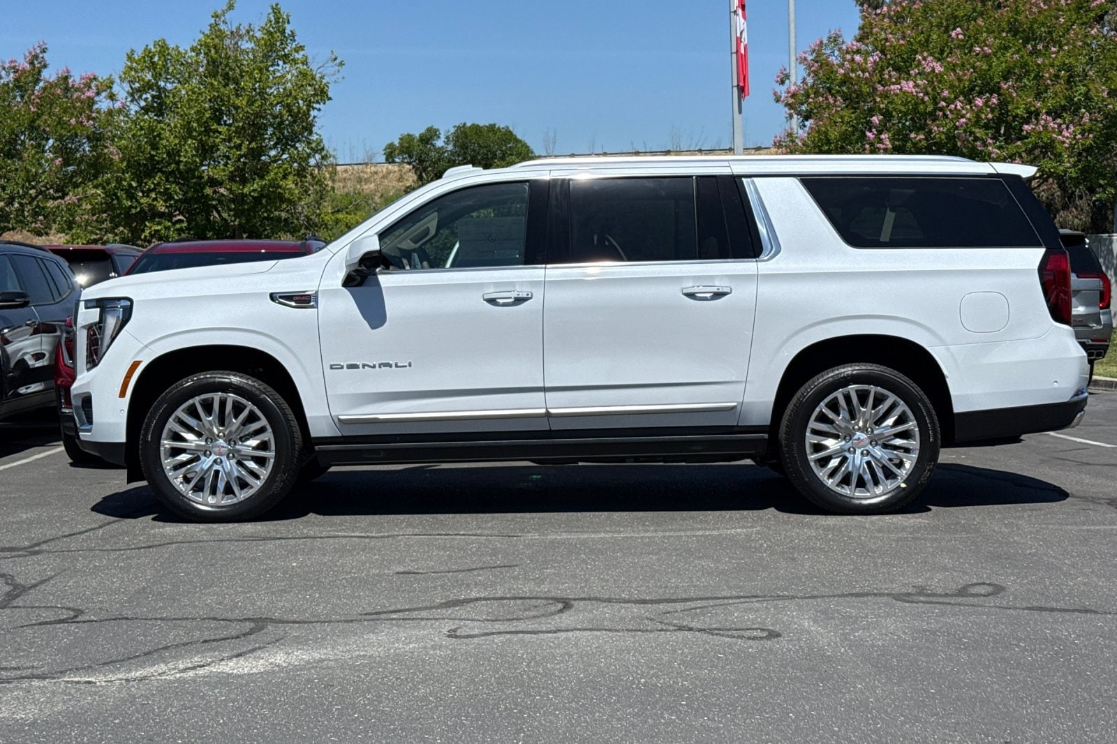 2026 GMC Yukon XL Denali - Photo 8