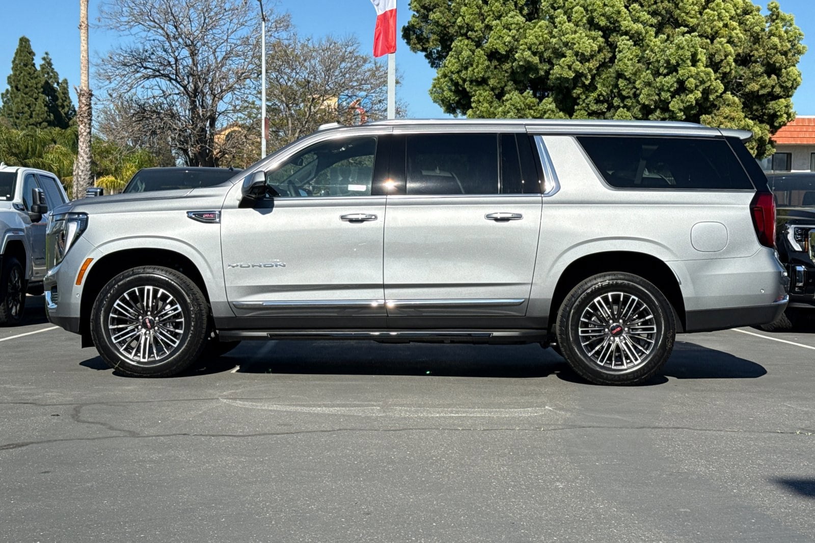 2026 GMC Yukon XL Elevation photo 3