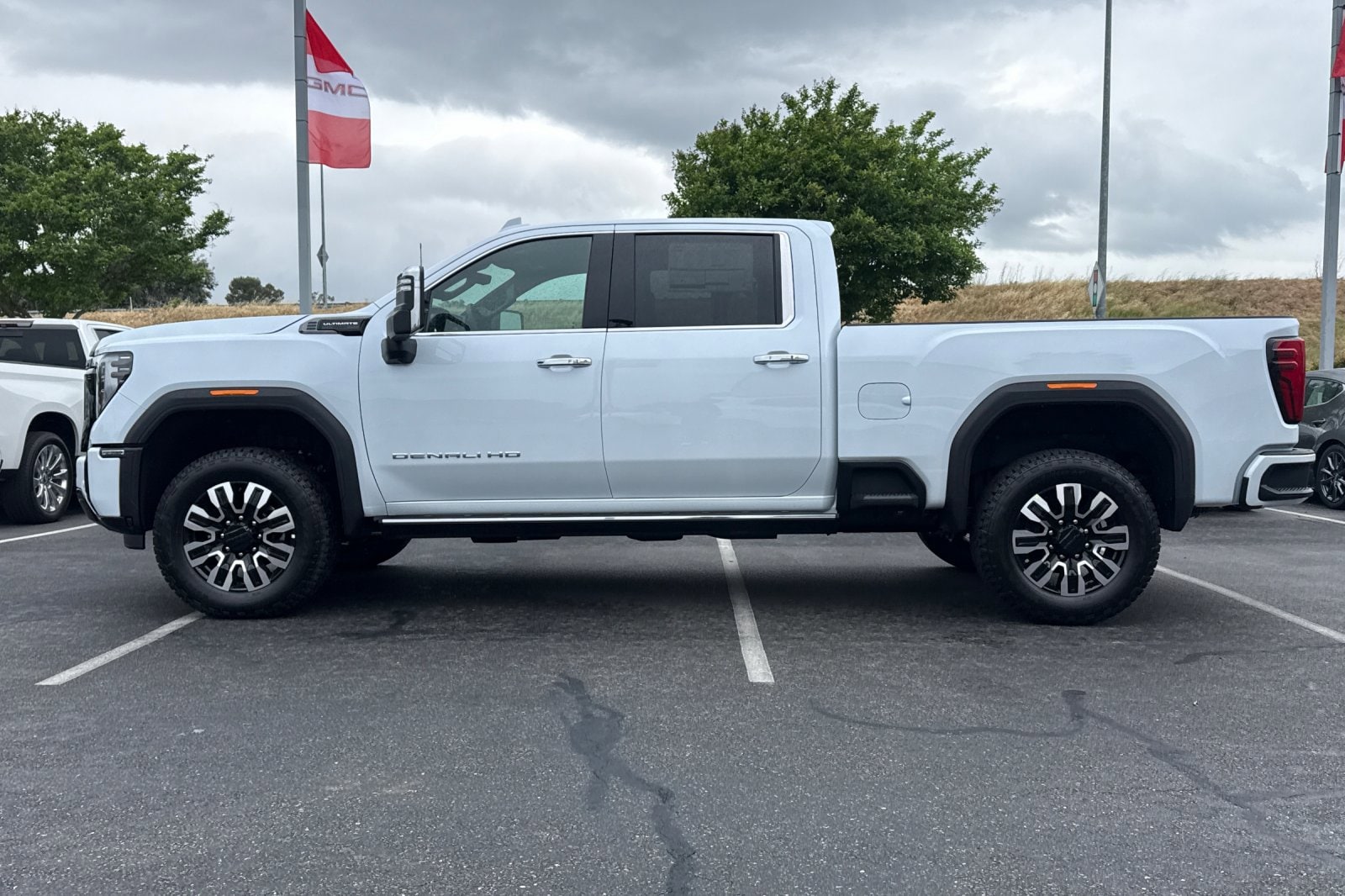 2026 GMC Sierra 2500 HD Denali Ultimate photo 3