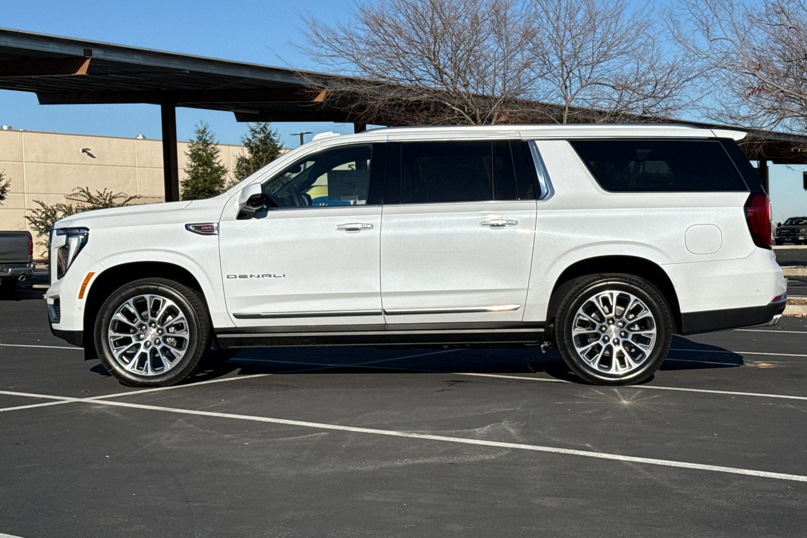 2026 GMC Yukon XL Denali photo 3