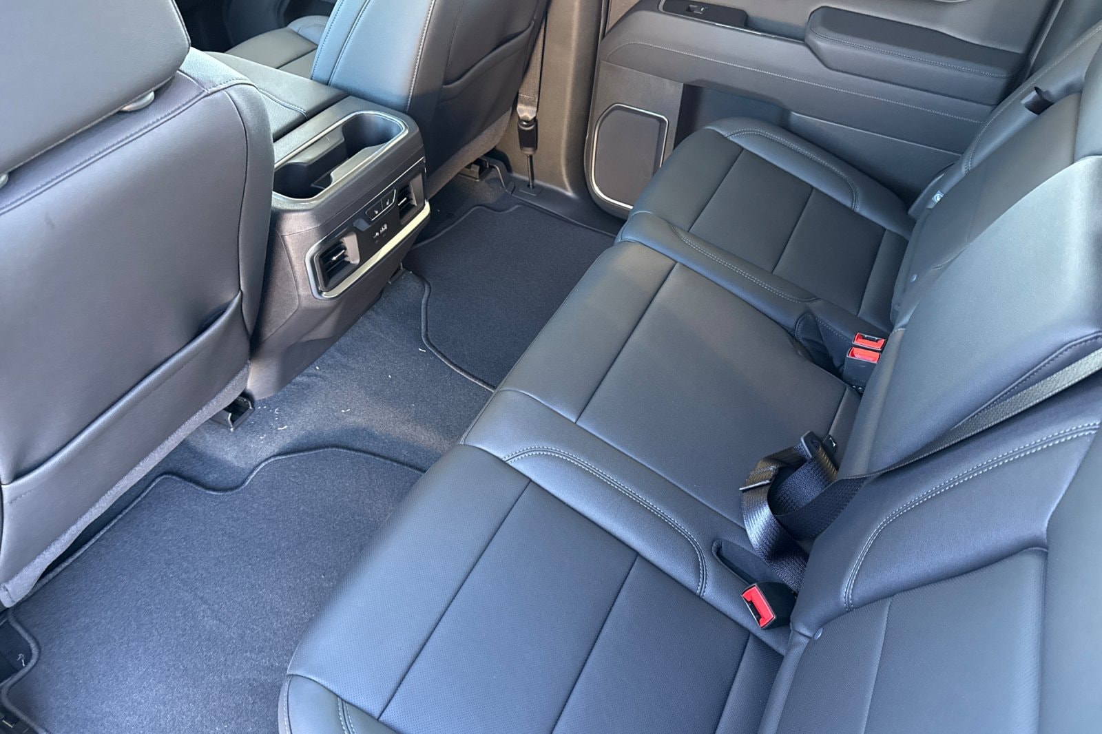 2026 GMC Sierra 1500 SLT - Photo 13