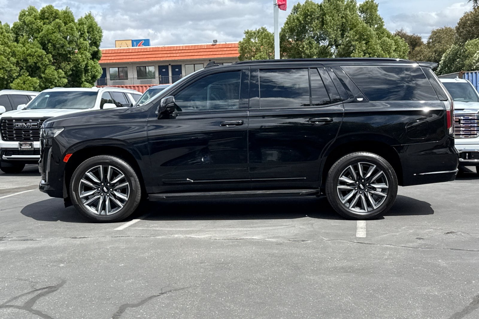 2024 Cadillac Escalade Sport - Photo 8