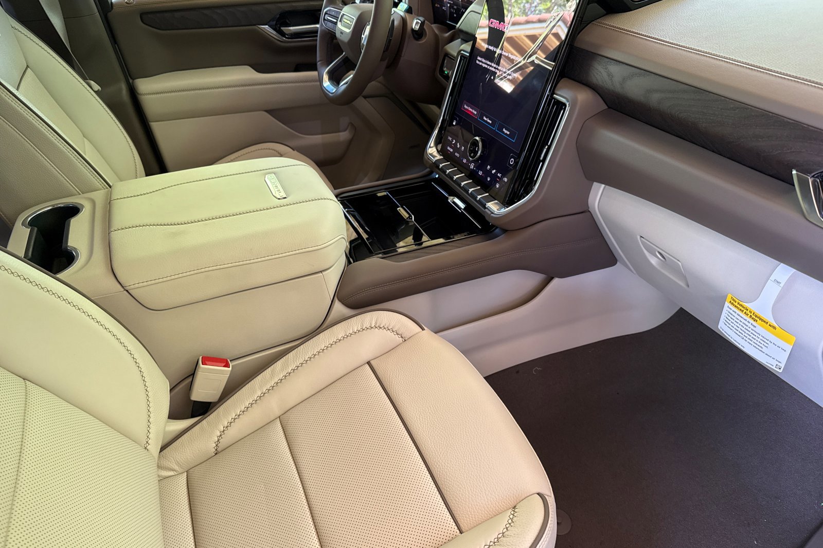 2026 GMC Yukon XL Denali - Photo 18