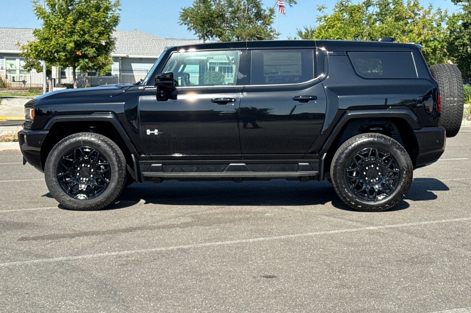 2026 GMC HUMMER EV SUV 2X photo 3