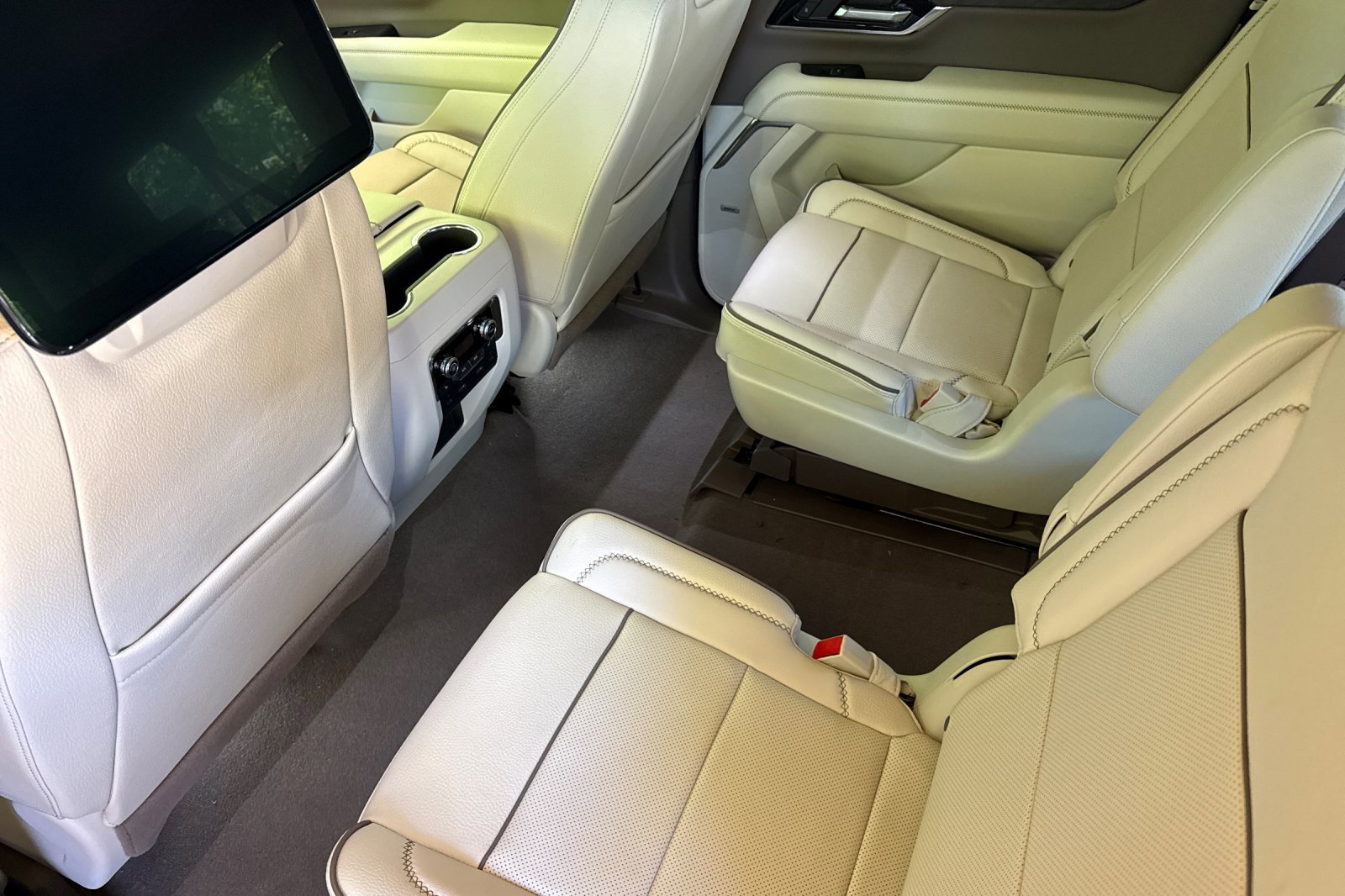 2026 GMC Yukon XL Denali - Photo 13
