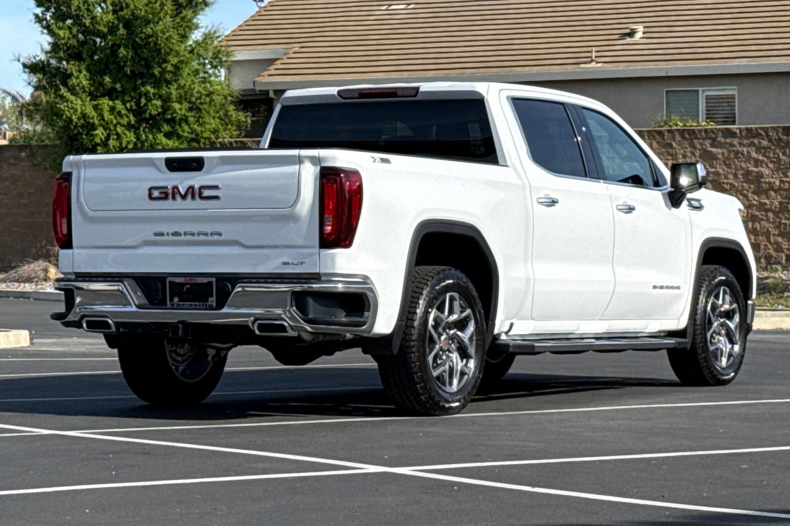 2026 GMC Sierra 1500 SLT photo 4