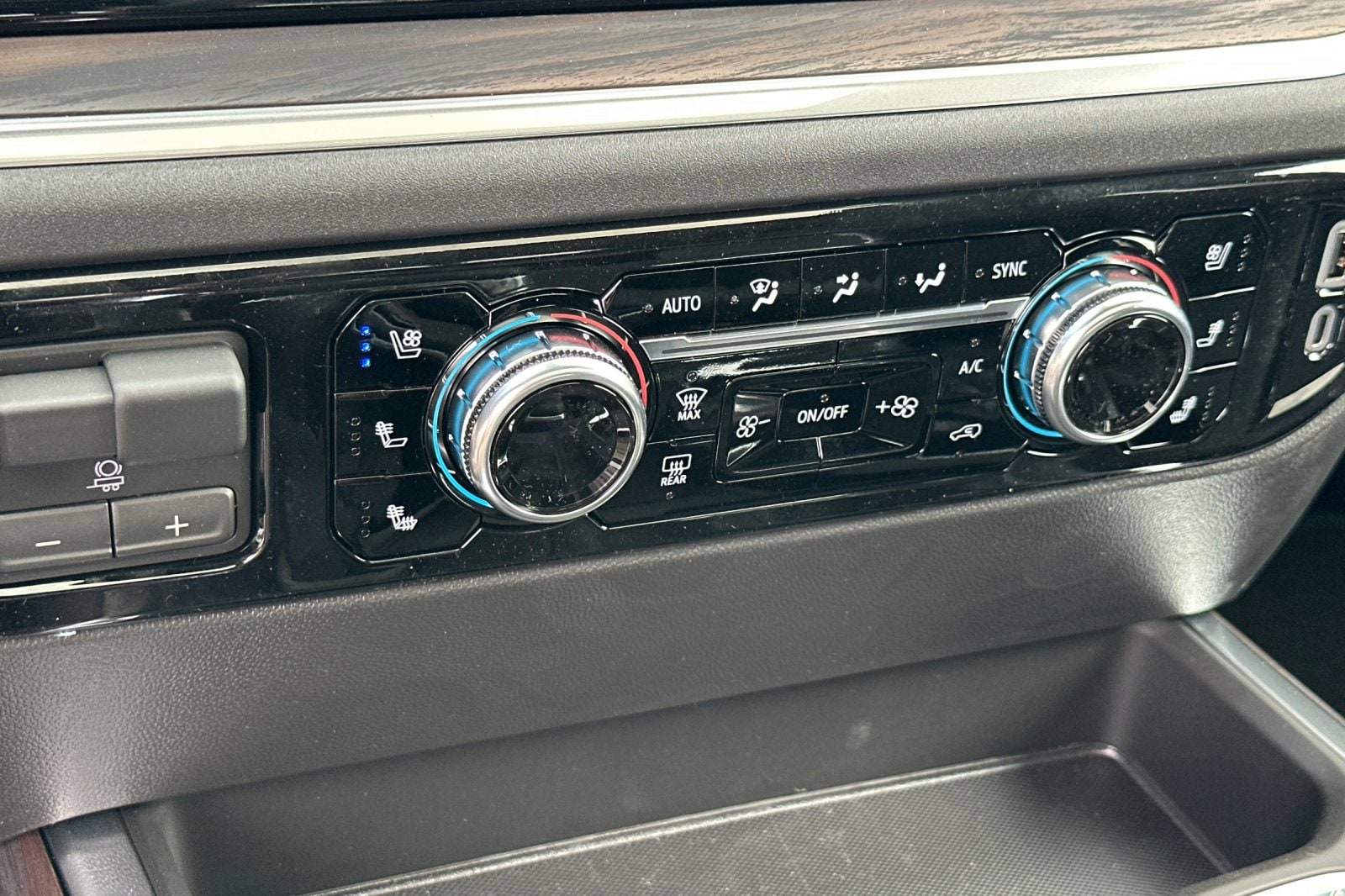 2026 GMC Sierra 1500 SLT - Photo 21