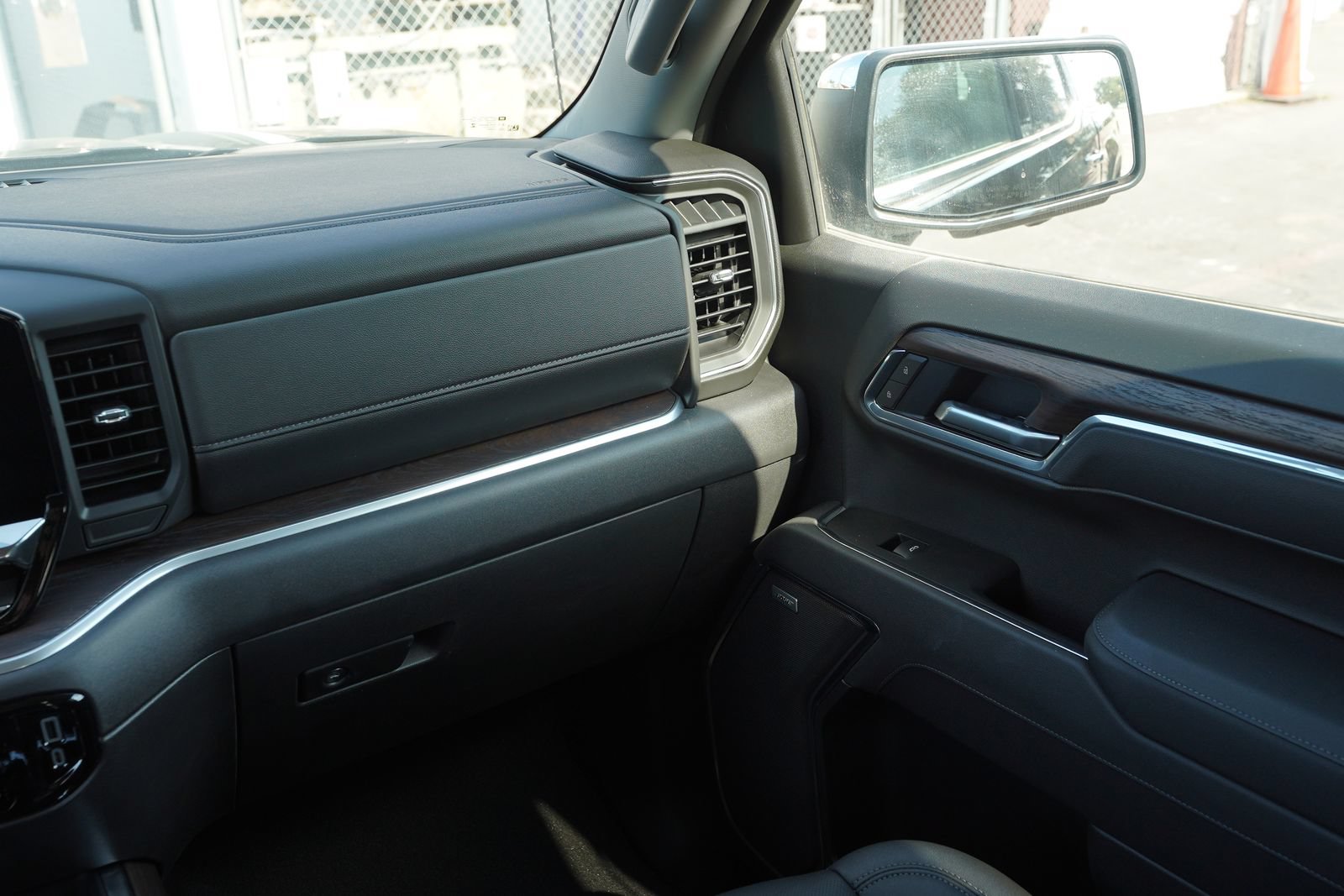 2026 GMC Sierra 1500 SLT - Photo 8