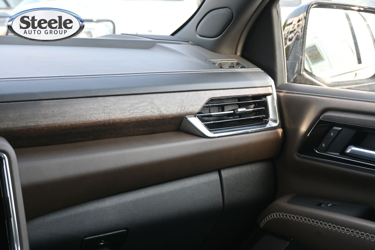 2025 GMC Yukon Denali Ultimate - Photo 8