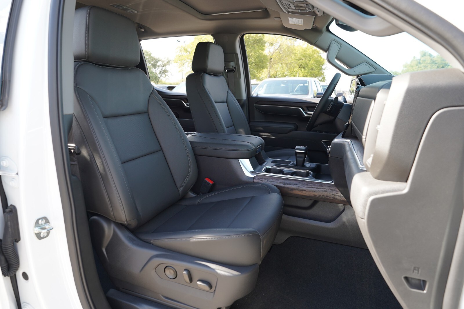 2026 GMC Sierra 1500 SLT - Photo 25