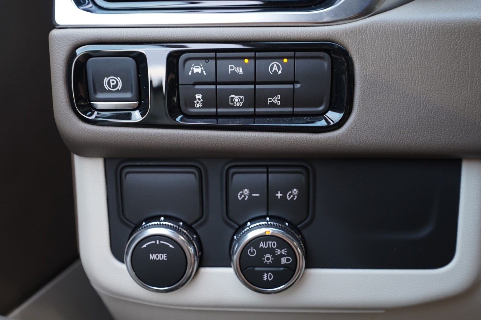 2026 GMC Yukon XL Denali - Photo 15