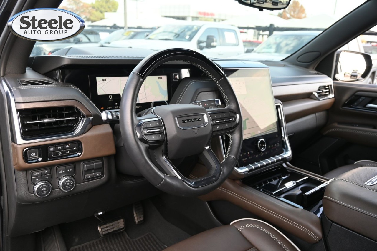 2025 GMC Yukon Denali Ultimate - Photo 17