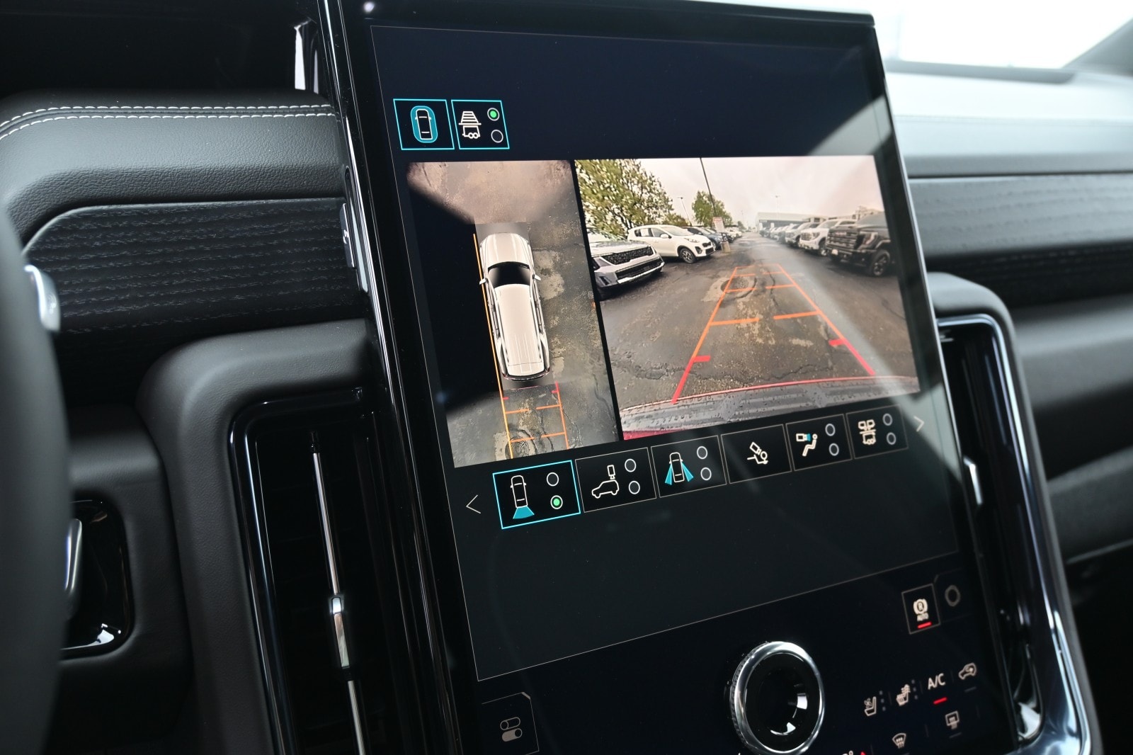 2027 GMC Yukon AT4 Ultimate - Photo 13