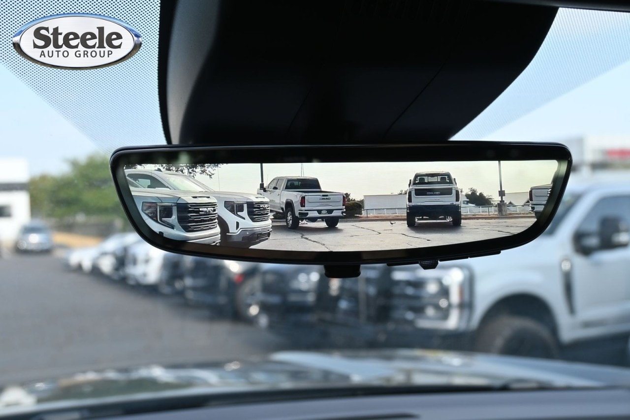 2025 GMC Yukon Denali Ultimate - Photo 16