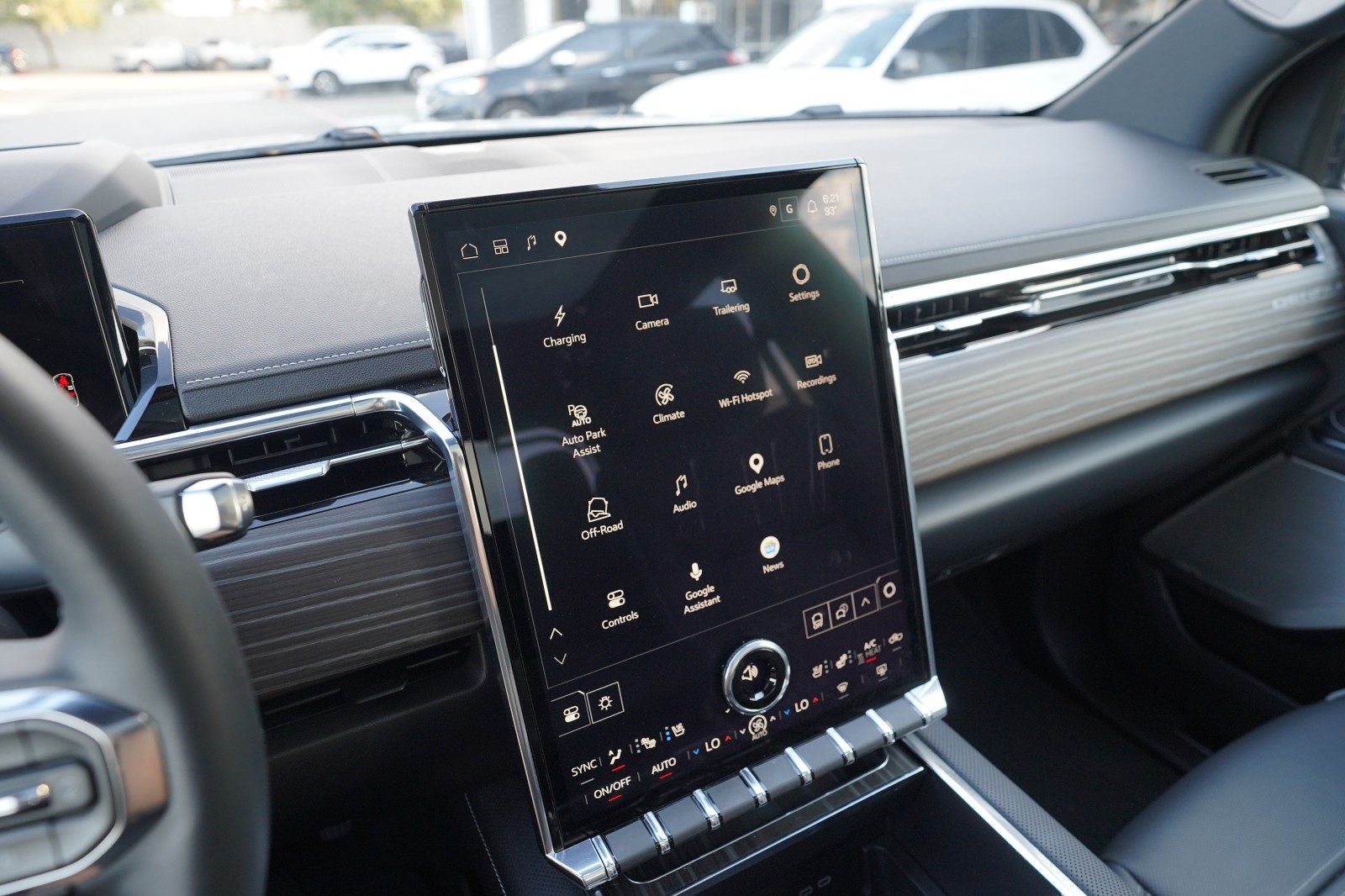 2025 GMC Sierra EV Denali - Photo 12