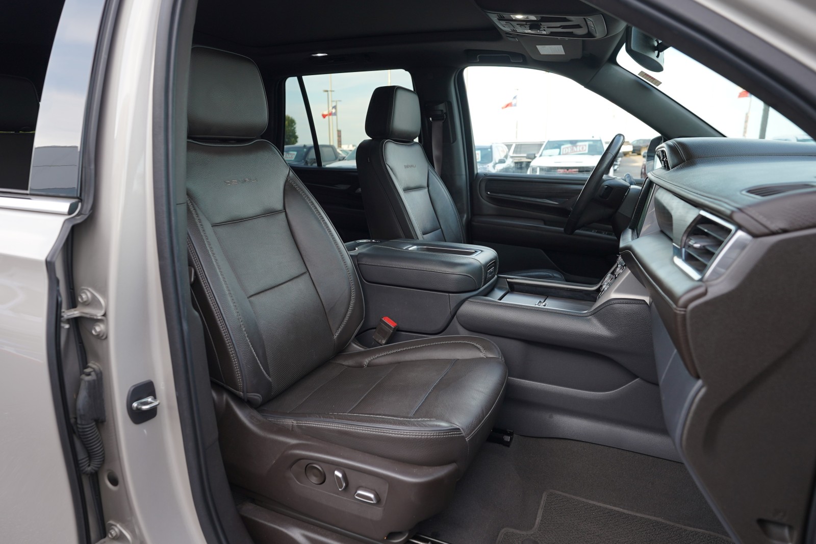 2022 GMC Yukon Denali - Photo 26