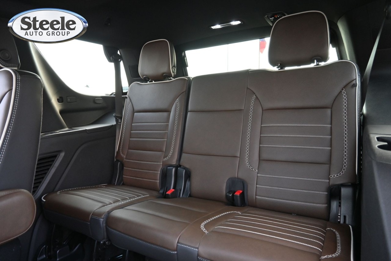 2025 GMC Yukon Denali Ultimate - Photo 21
