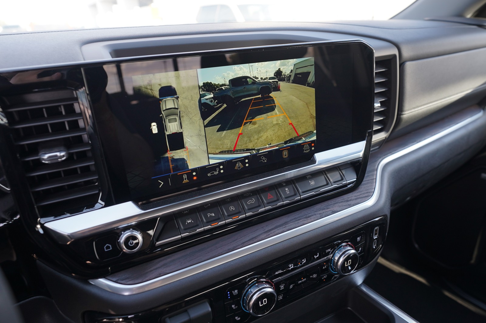 2026 GMC Sierra 1500 SLT - Photo 13
