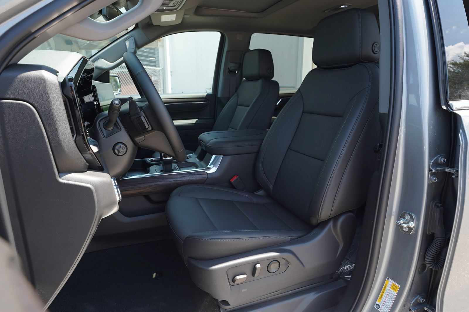2026 GMC Sierra 1500 SLT - Photo 18
