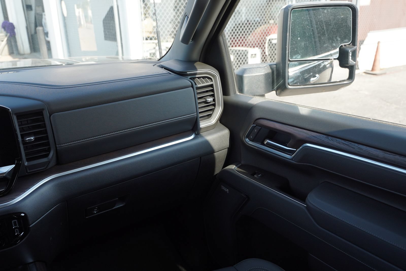 2026 GMC Sierra 2500HD SLT - Photo 8