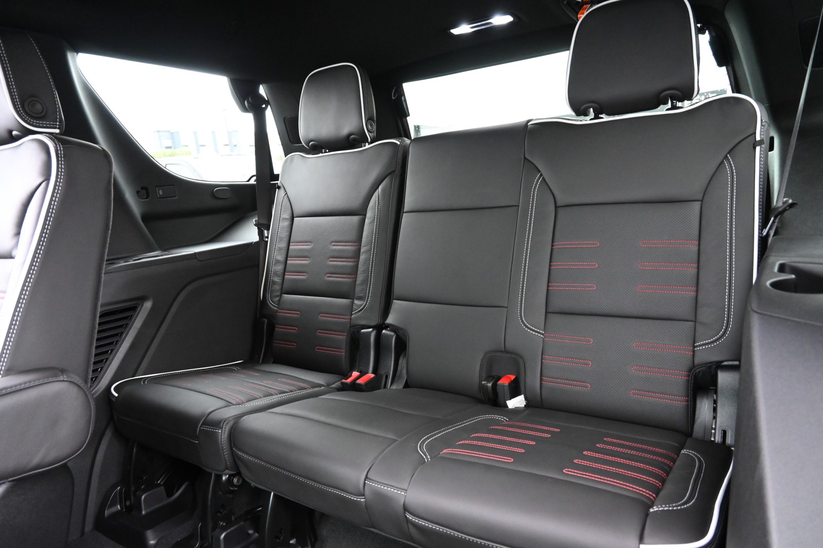 2027 GMC Yukon AT4 Ultimate - Photo 21