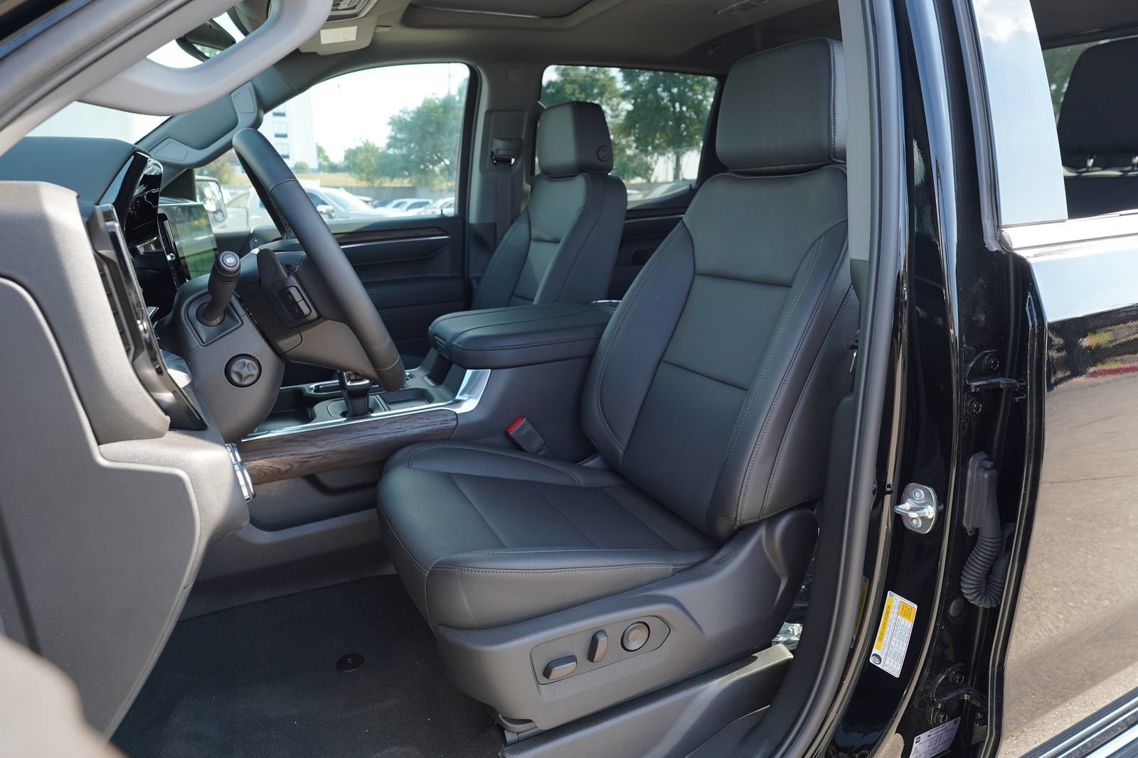 2026 GMC Sierra 1500 SLT - Photo 18