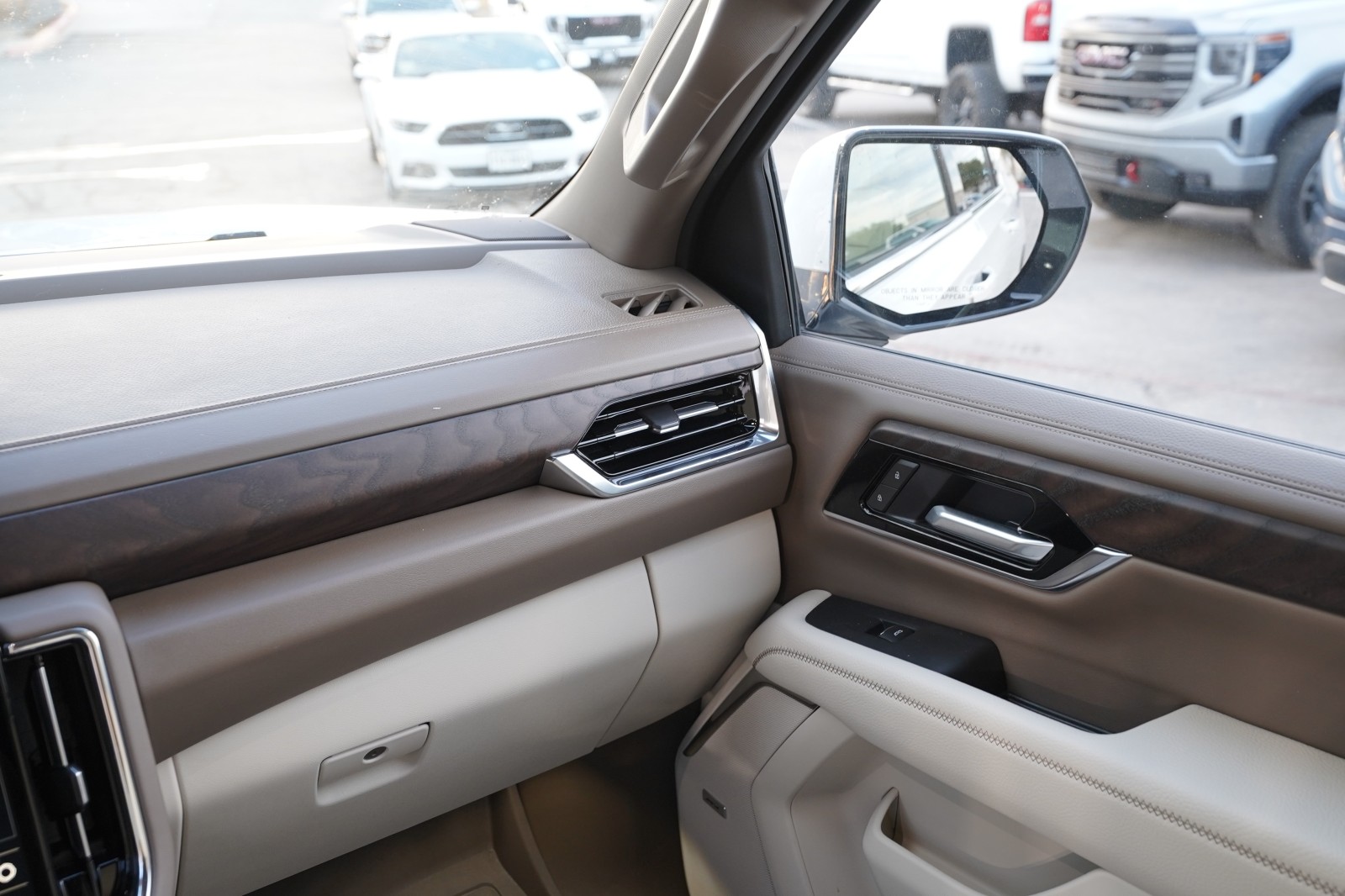 2026 GMC Yukon XL Denali - Photo 7