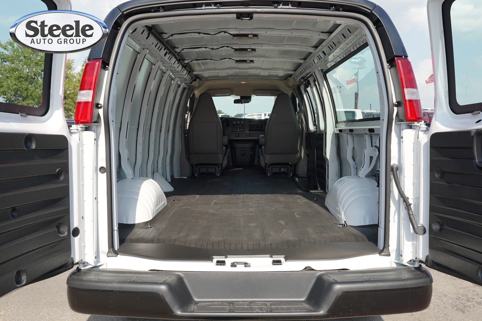 2026 GMC Savana Cargo Work Van - Photo 21