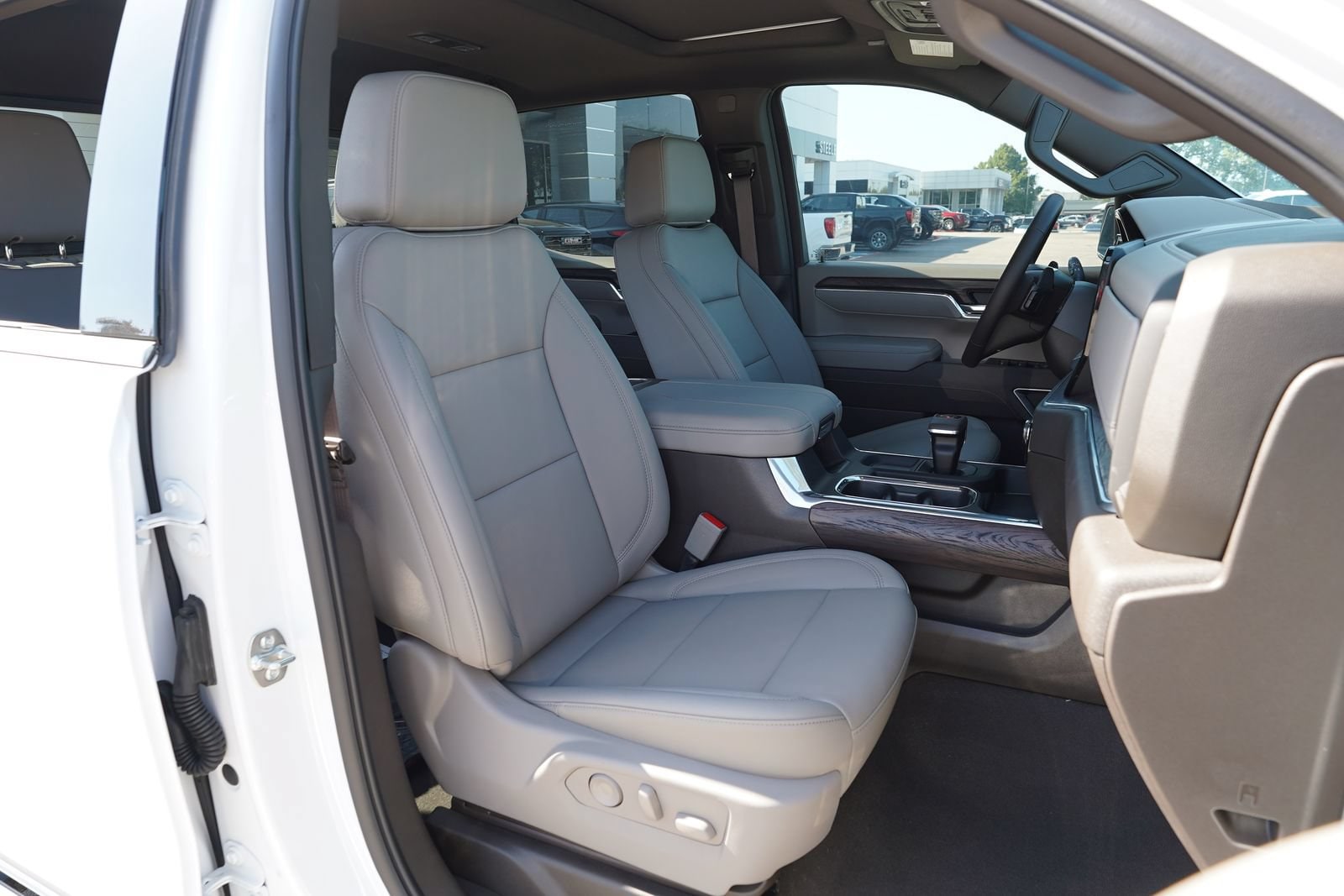 2026 GMC Sierra 1500 SLT - Photo 25