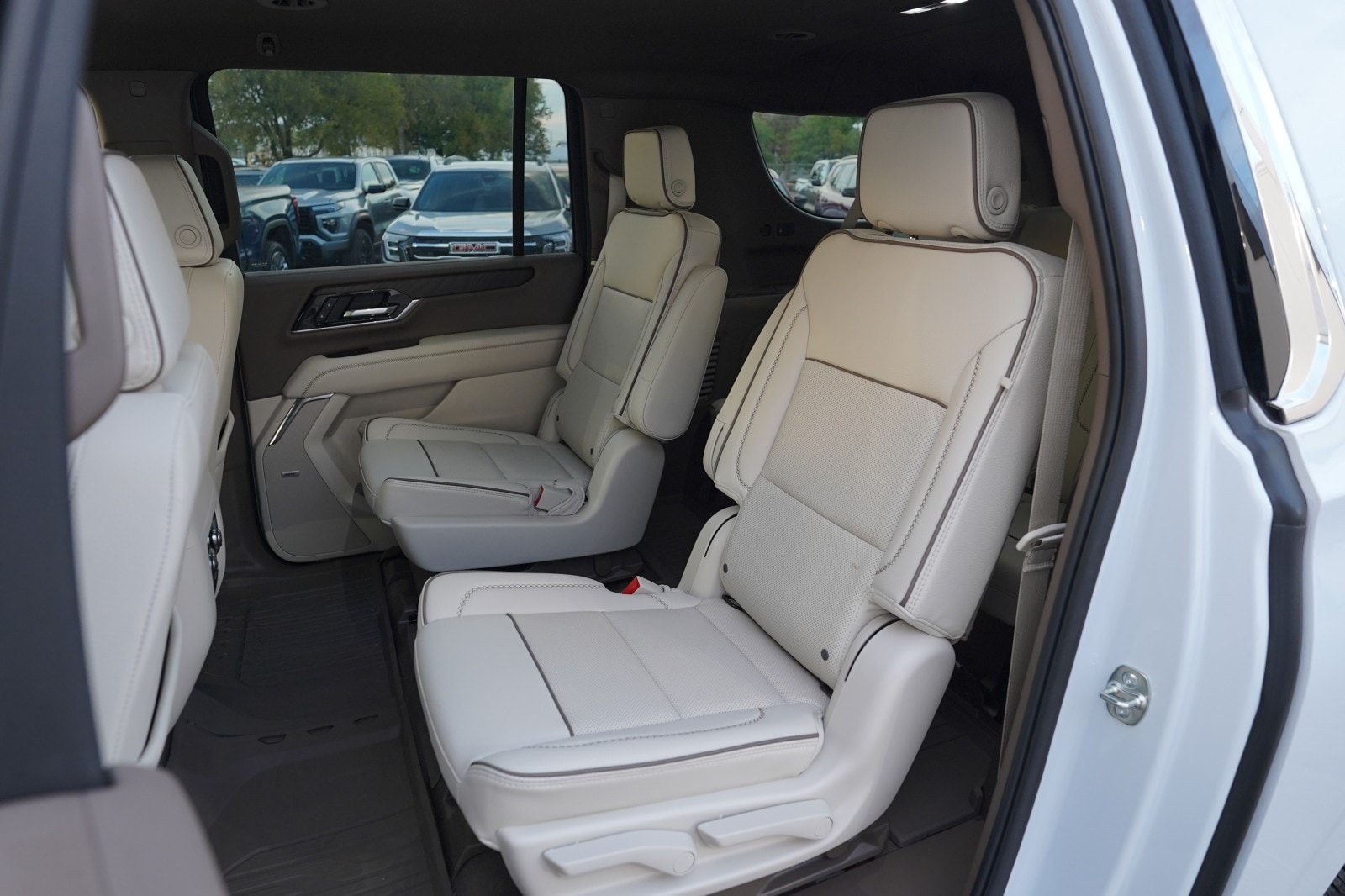 2026 GMC Yukon XL Denali - Photo 18