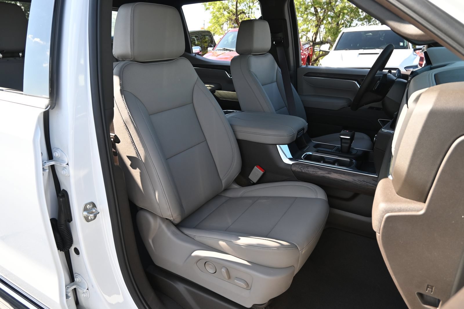 2026 GMC Sierra 1500 SLT - Photo 24