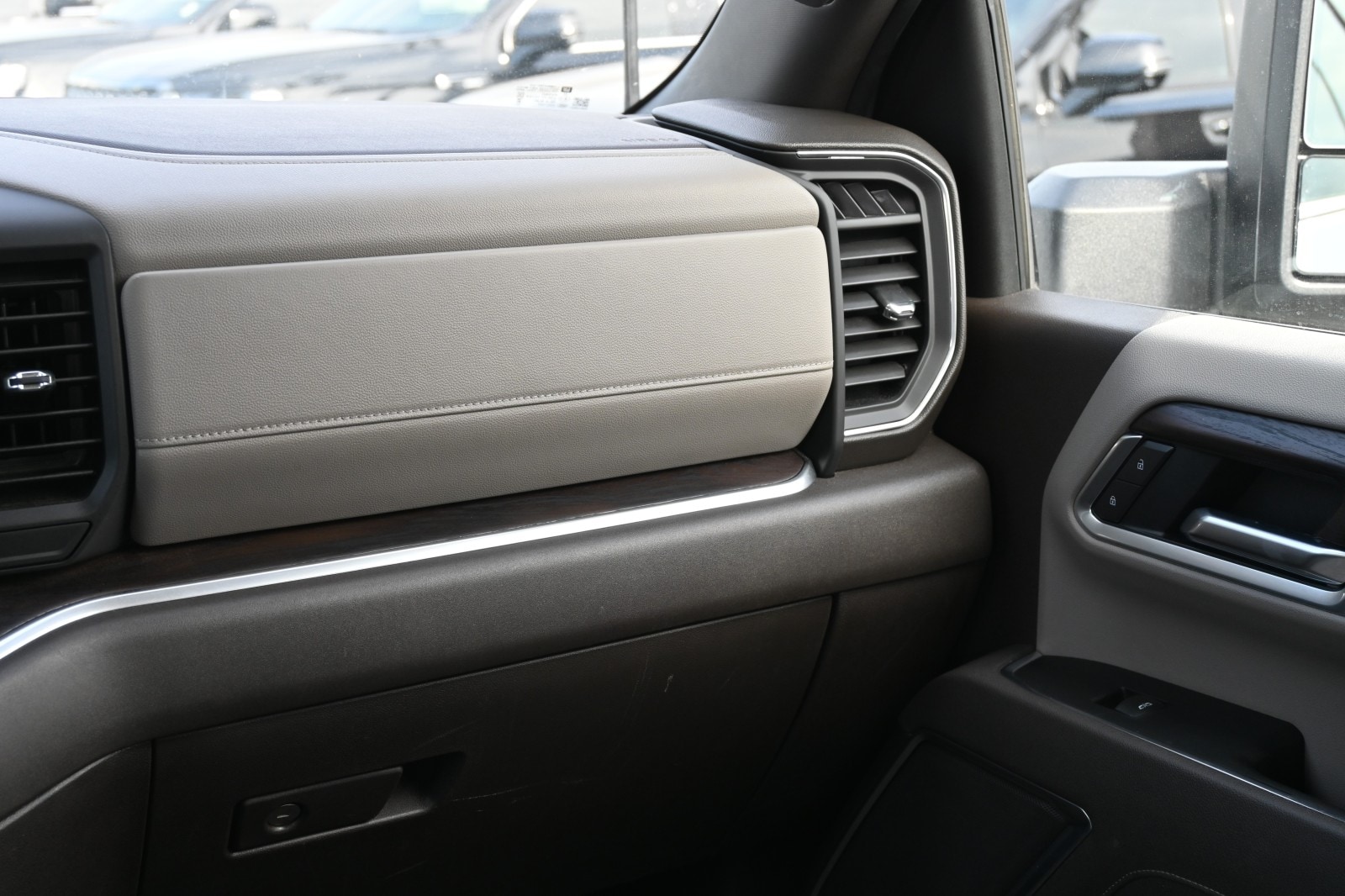 2026 GMC Sierra 2500HD SLT - Photo 8