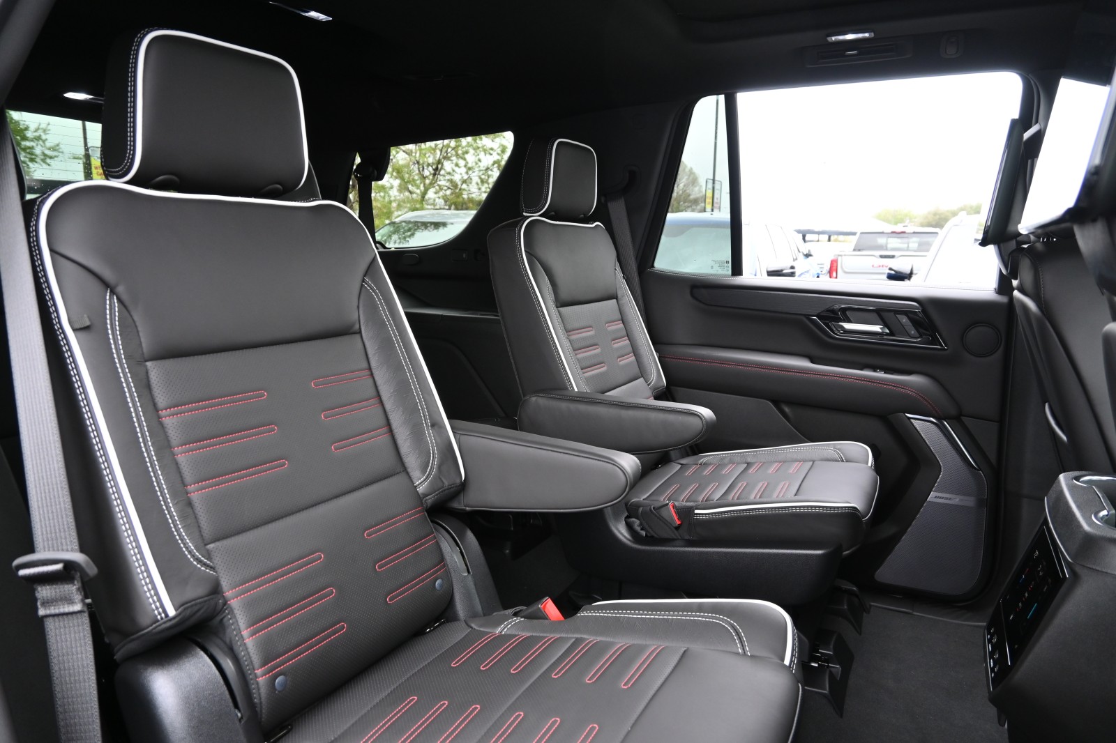 2027 GMC Yukon AT4 Ultimate - Photo 25