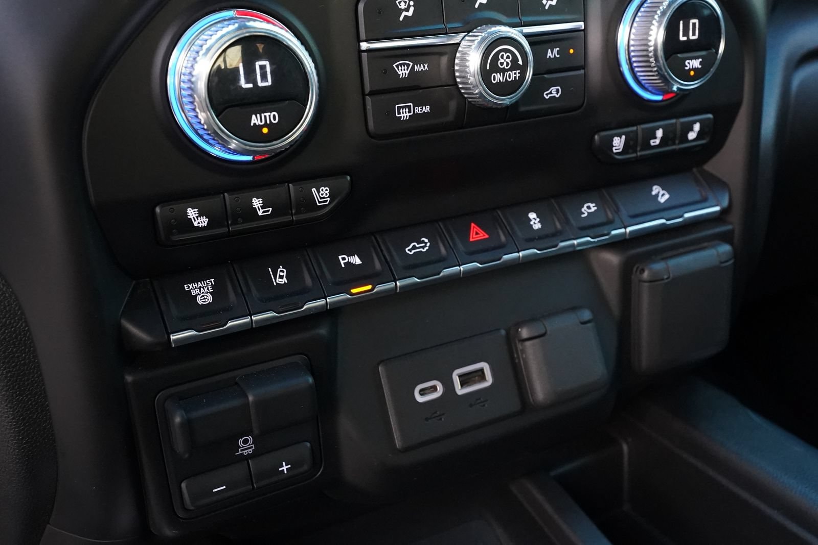 2023 GMC Sierra 3500HD AT4 - Photo 15