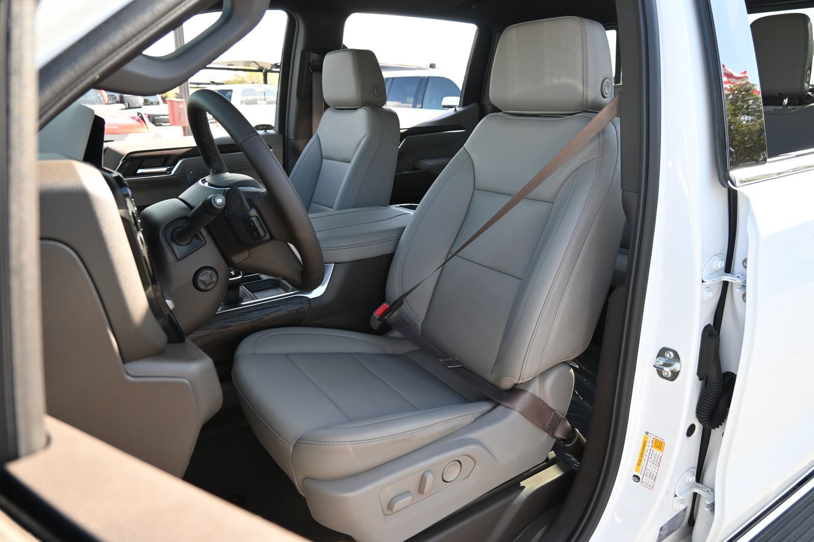 2026 GMC Sierra 1500 SLT - Photo 17