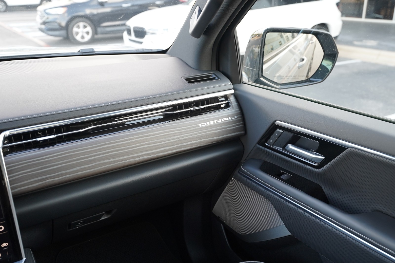 2025 GMC Sierra EV Denali - Photo 8