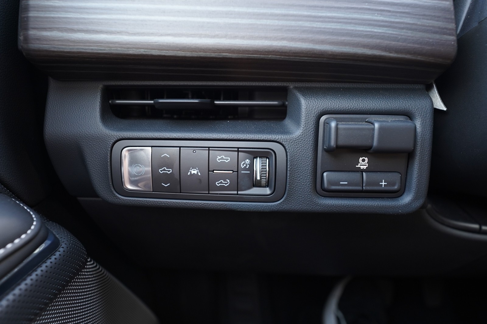 2025 GMC Sierra EV Denali - Photo 16