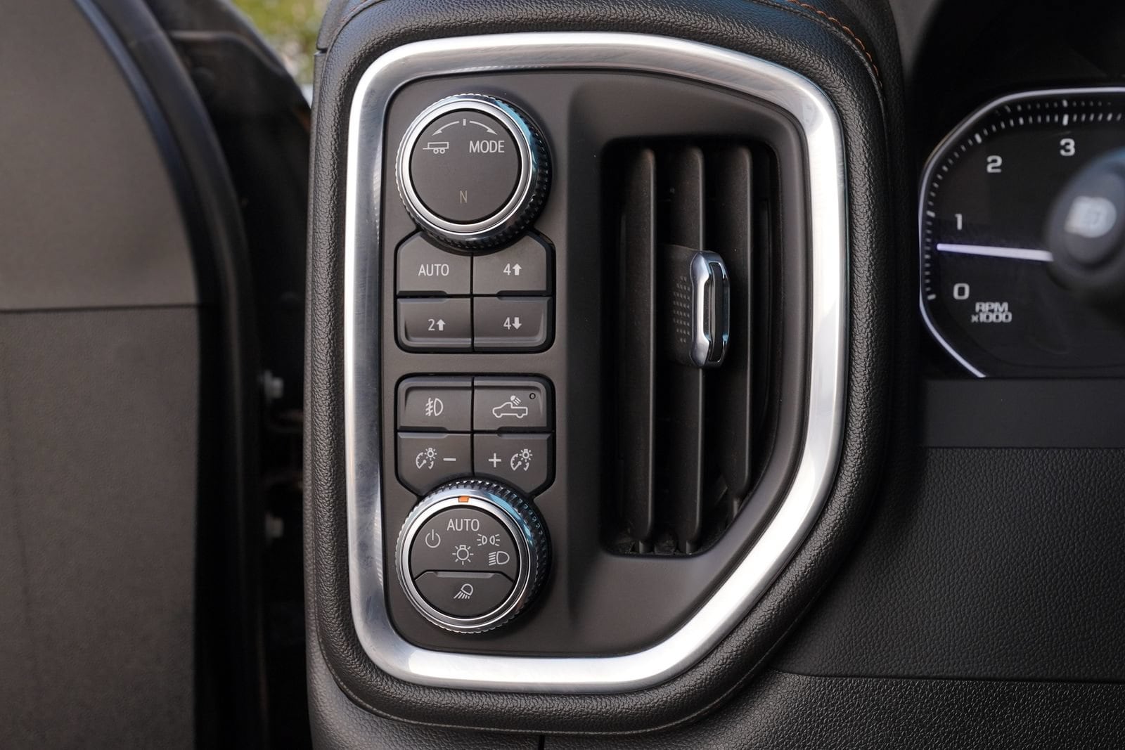 2023 GMC Sierra 3500HD AT4 - Photo 16